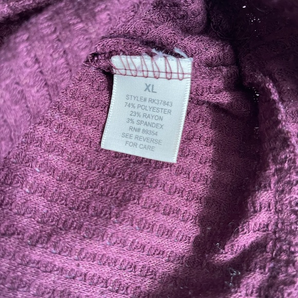 Burgundy hooded pullover with flower strings - Picture 6 of 6